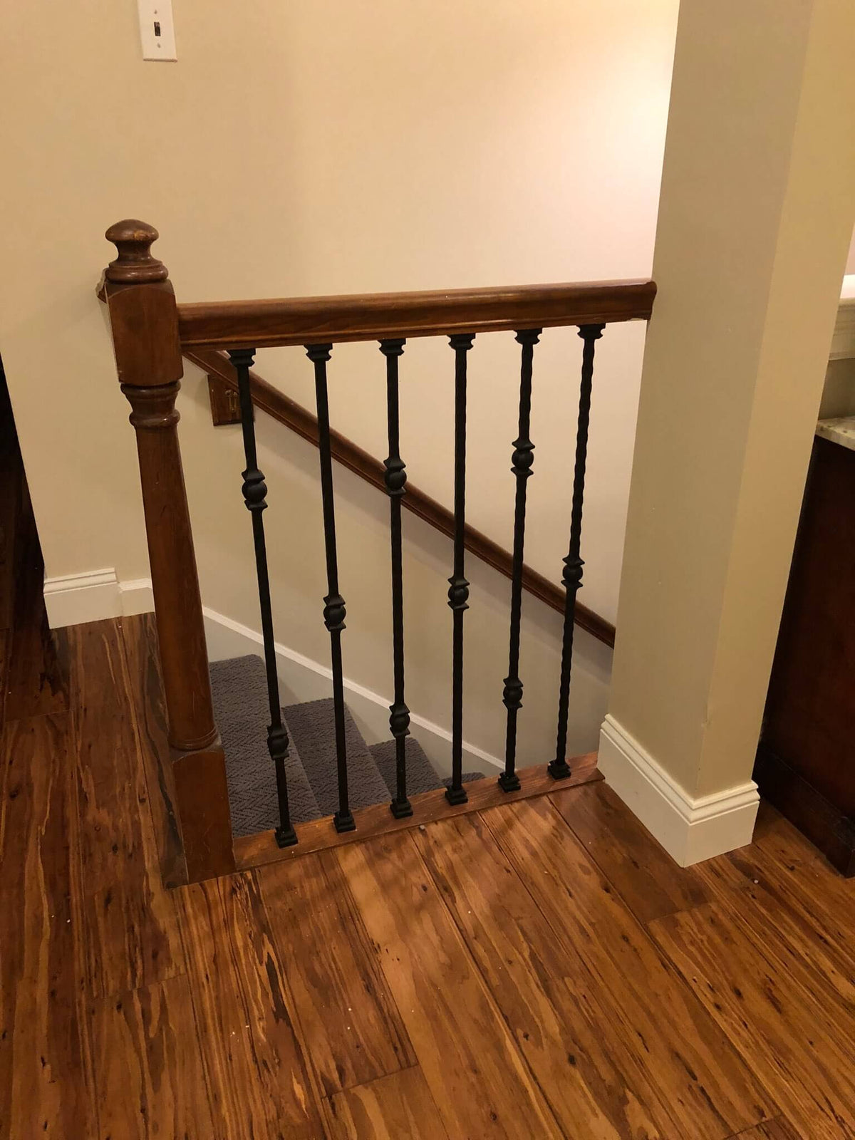 Hammered Face Series 9/16&quot; Square x 44-3/32&quot;H Double Ball with Hammered Face - Hollow Iron Baluster (9033HF)