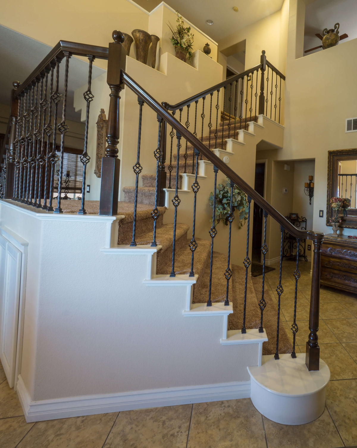 Hammered Edge Series 9/16&quot; Square x 44&quot;H Single Basket with Hammered Edge Hollow Iron Baluster (9027HE)