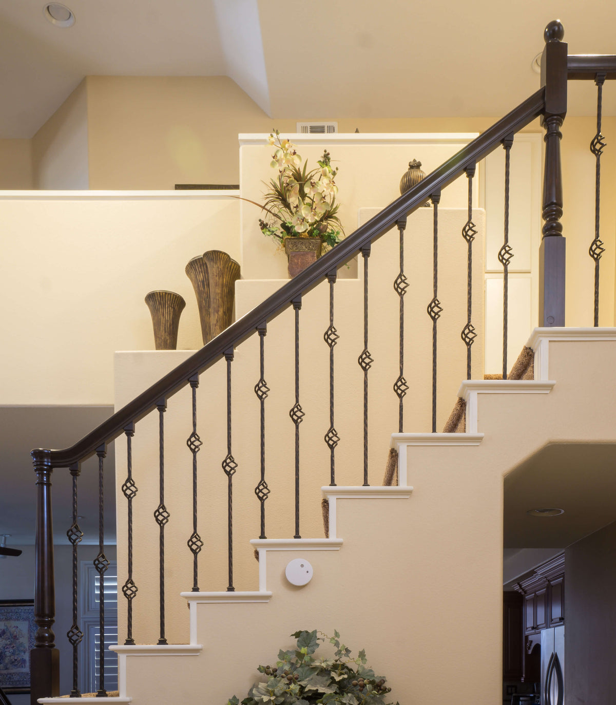 Hammered Edge Series 9/16&quot; Square x 44&quot;H Single Basket with Hammered Edge Hollow Iron Baluster (9027HE)